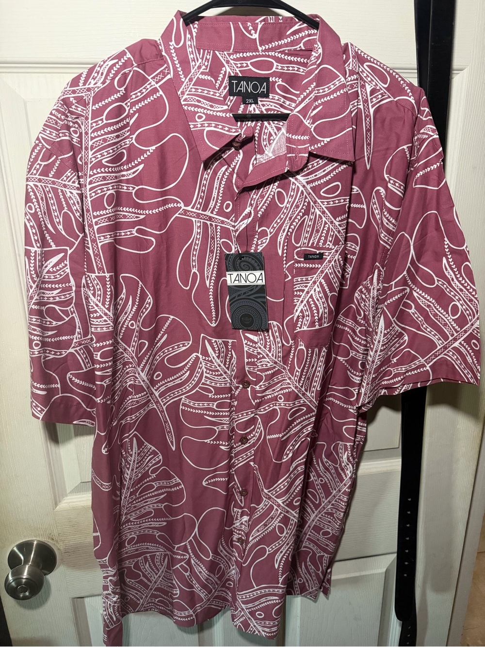 Tanoa Men's Short-Sleeve Button-Down Shirt in Mauve with White Print